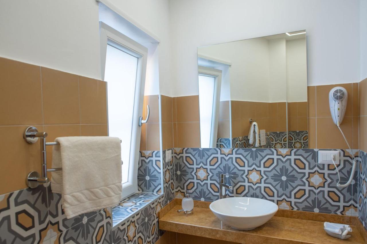 Palazzotto 902 Bed & Breakfast Crotone Dış mekan fotoğraf